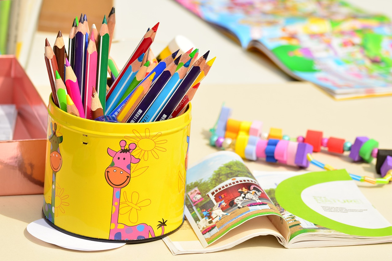 L'Apprentissage des Couleurs en Crèche, une Exploration Ludique pour les Tout-Petits